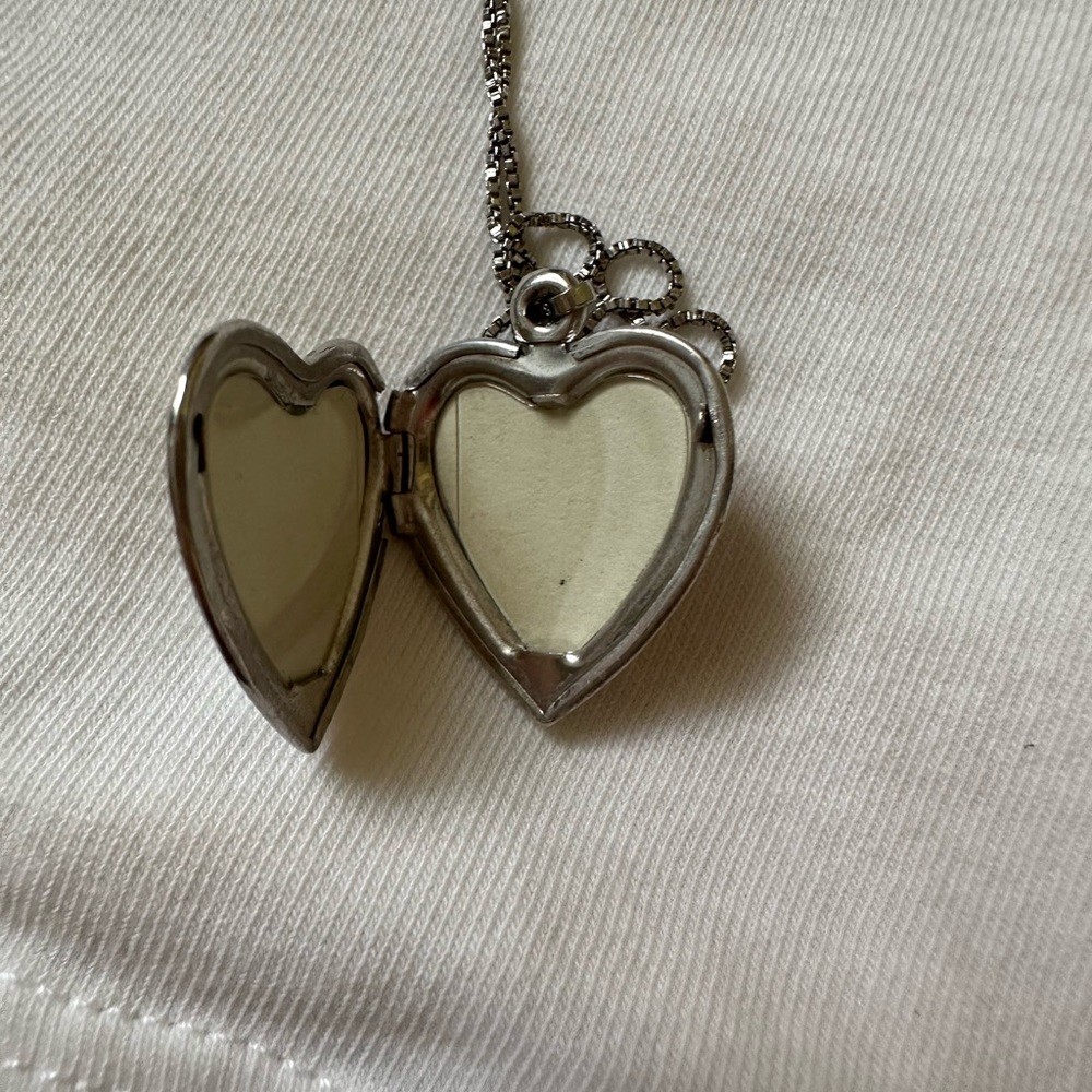 Like new Cross Locket - Picture 5 of 6